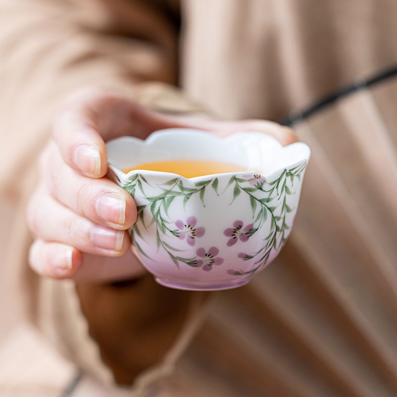 백자 손으로 그린 아케미안 마스터 컵 차 컵 세라믹 쿵푸 차 세트 차 그릇 숙녀 고급 꽃 차 컵