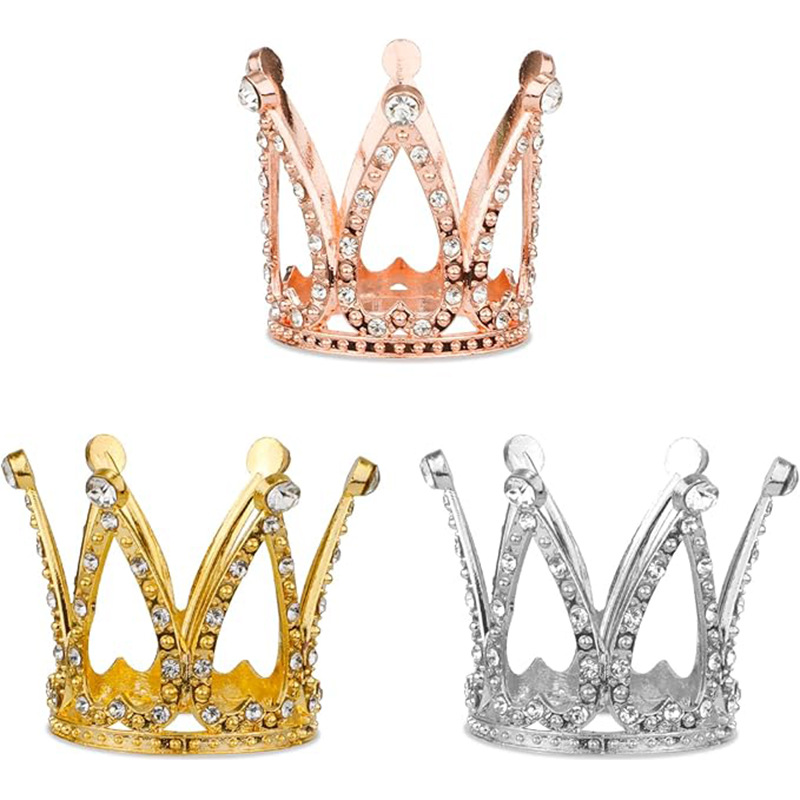 Ventas transfronterizas de aleación dorada corona de cabeza para niños fiesta de cumpleaños decoración de perlas de diamante decoración de pastel 15 piezas