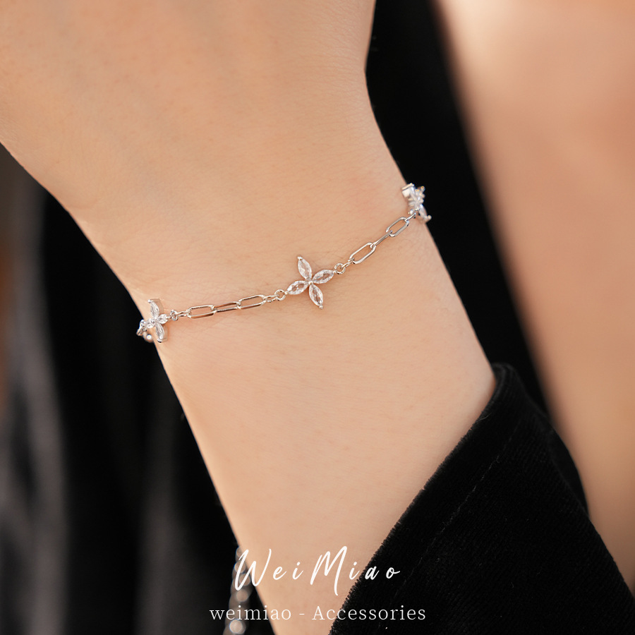 Zircon hueco pulsera de flores ligera de lujo nicho de alto nivel pulsera de sensación de viento frío personalidad de moda joyería al por mayor
