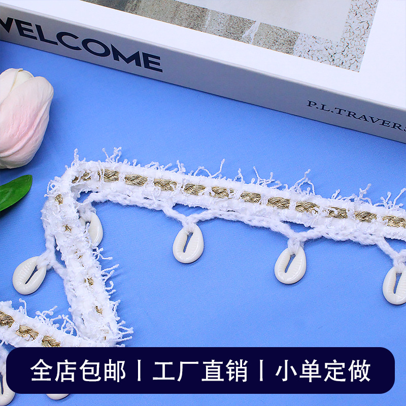 �ߵ�ʱ�а�ɫë��֯�������ǵ�׹���� ����װ��ñ�����λ��߸���