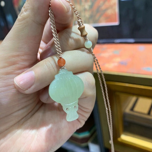 Jin Yutang Xinjiang Hetian Jade Lantern Ice Run, Fine Color, Elegant Workmanship, Fine, Small and Exquisite, Auspicious