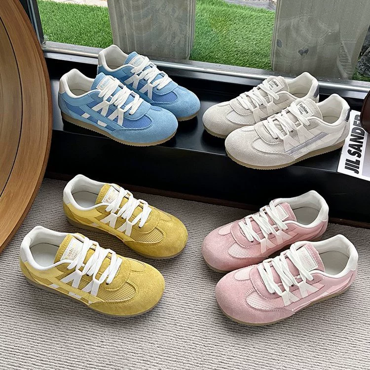 Повседневная шнуровая обувь немецкая тренировка 2025 новая летняя цветная сетка дышащая маленькая белая обувь легкая приливная спортивная обувь женская