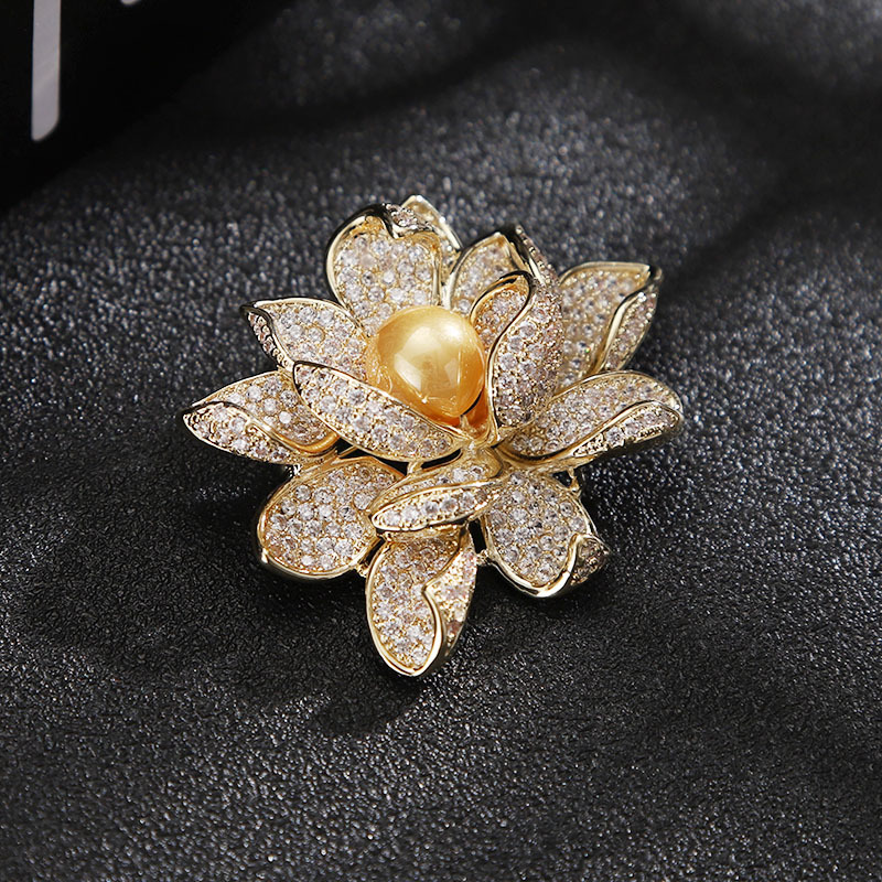 fashionable elegant brooch lapel pin with zircon