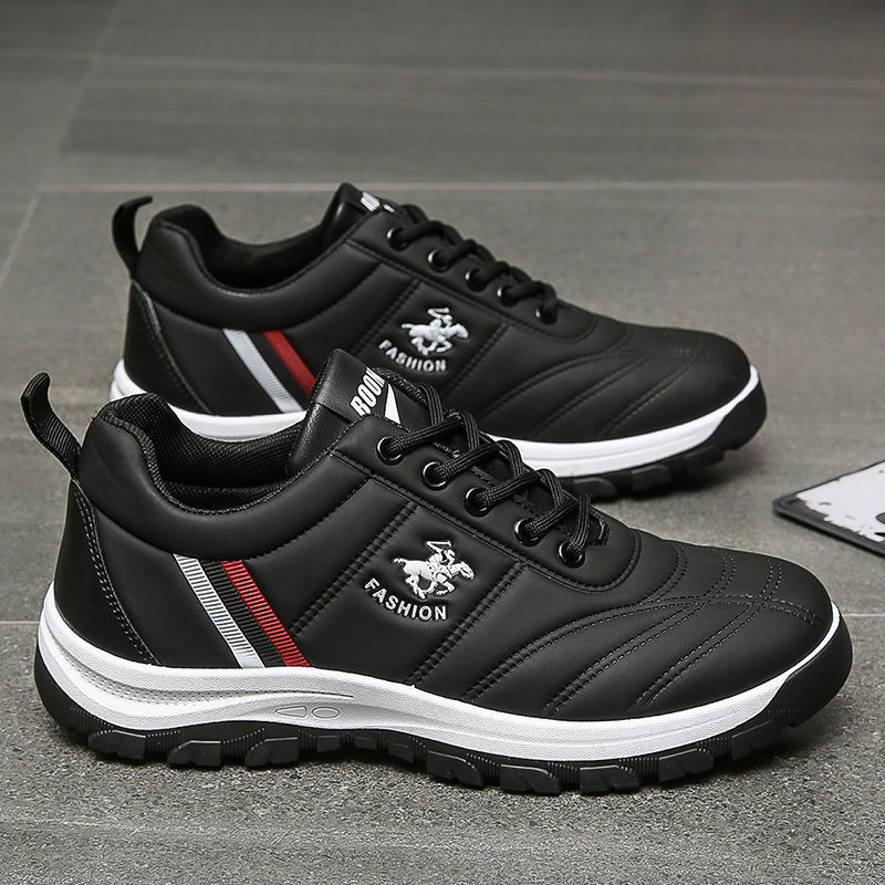 Zapatos de hombre primavera 2024 nuevos zapatos blancos de cuero zapatilla de deporte de los hombres zapatos de viaje de moda versátil japonés y coreano al por mayor