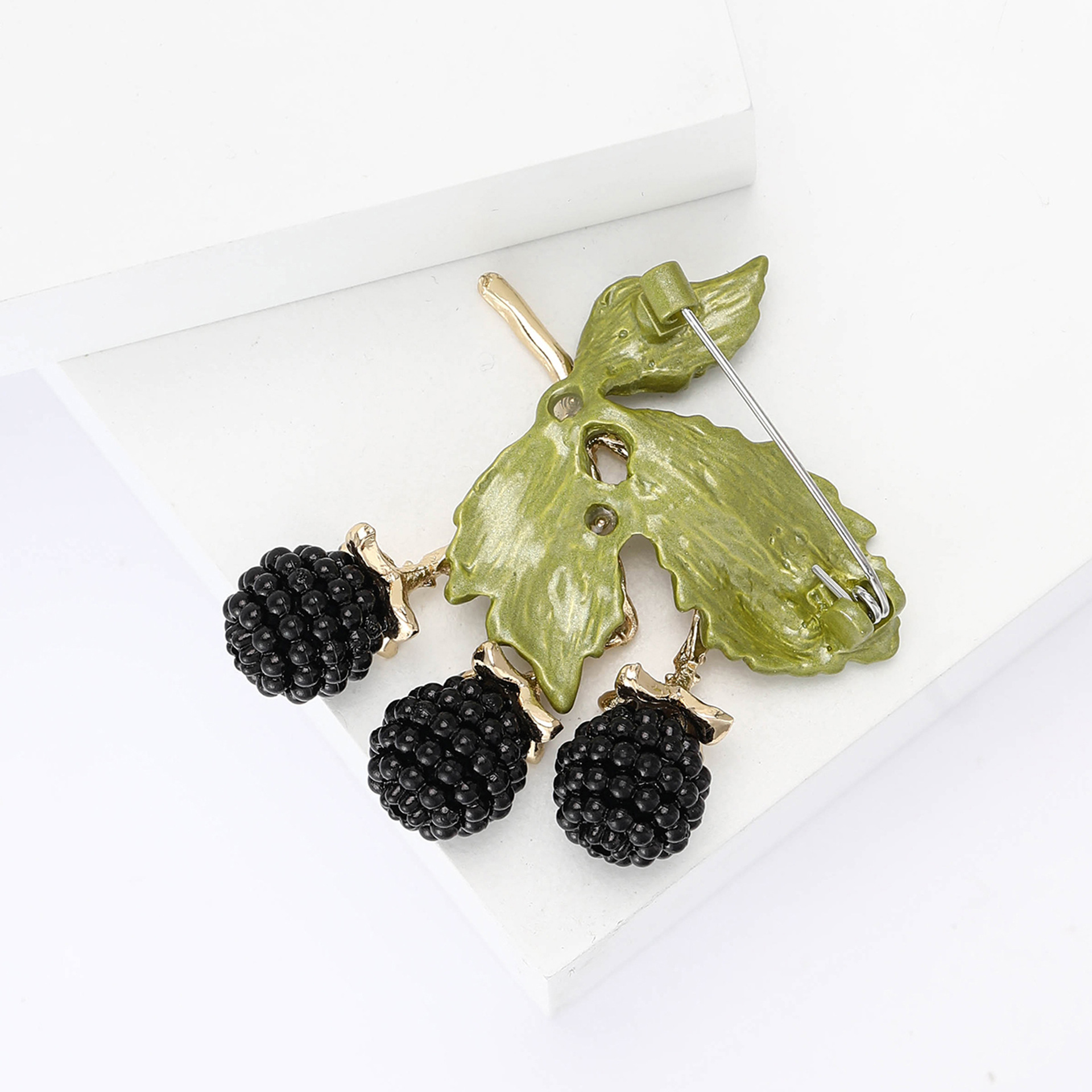 New Creative All-match Alloy Enamel Blackberry Brooch Fresh Fashion Women's Suit Cardigan Corsage Jewelry Pin