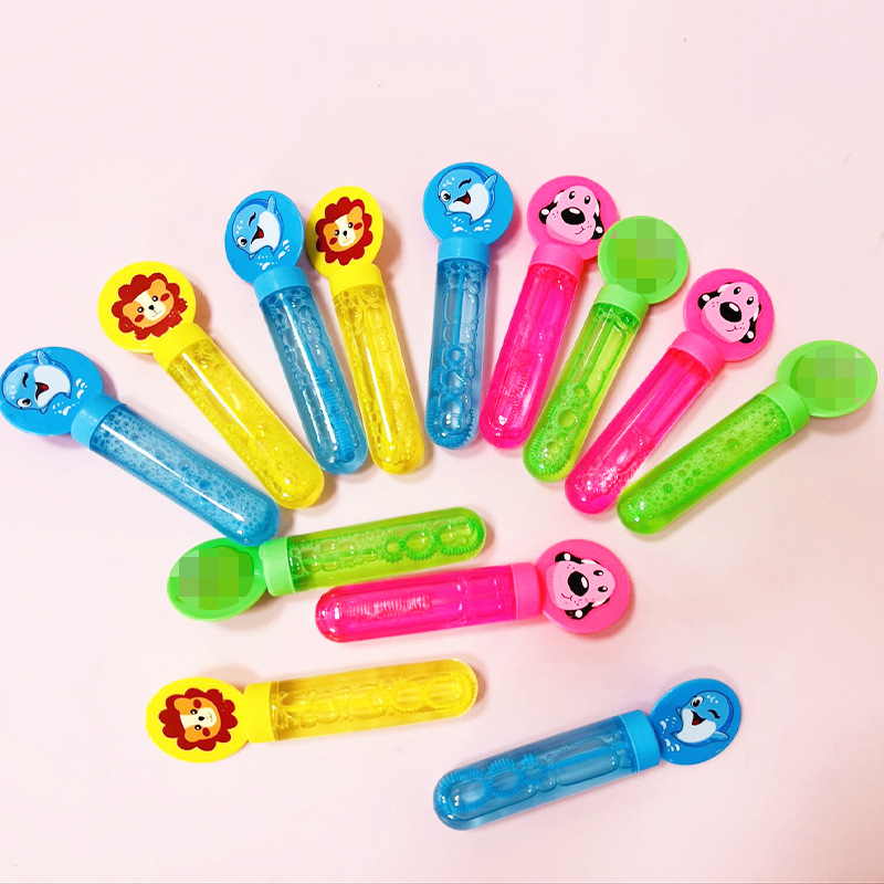 Burbuja de los niños que sopla el juguete burbuja de mano palo niños jardín de infantes niños y niñas suplemento de regalo agua líquida concentrada Mini