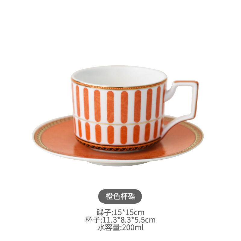 Taza de café pintada de oro de la porcelana de hueso de la vendimia Taza de té de la tarde francesa Sentido de ceremonia de la muchacha de alto aspecto Taza de desayuno de alto grado