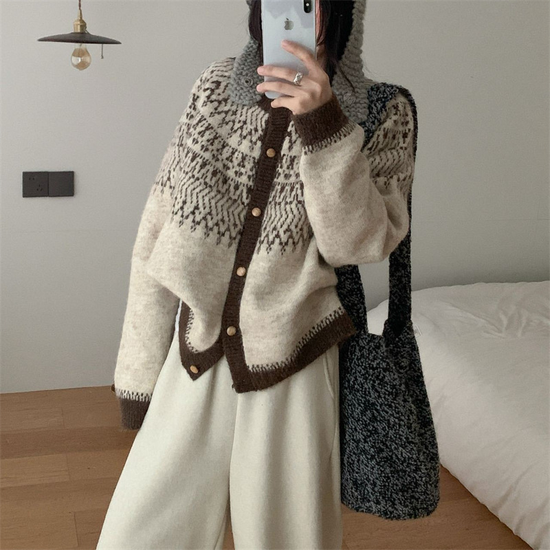 软糯圆领排扣长袖毛衣女2025秋冬费尔岛提花花纹上衣针织衫开衫女|undefined