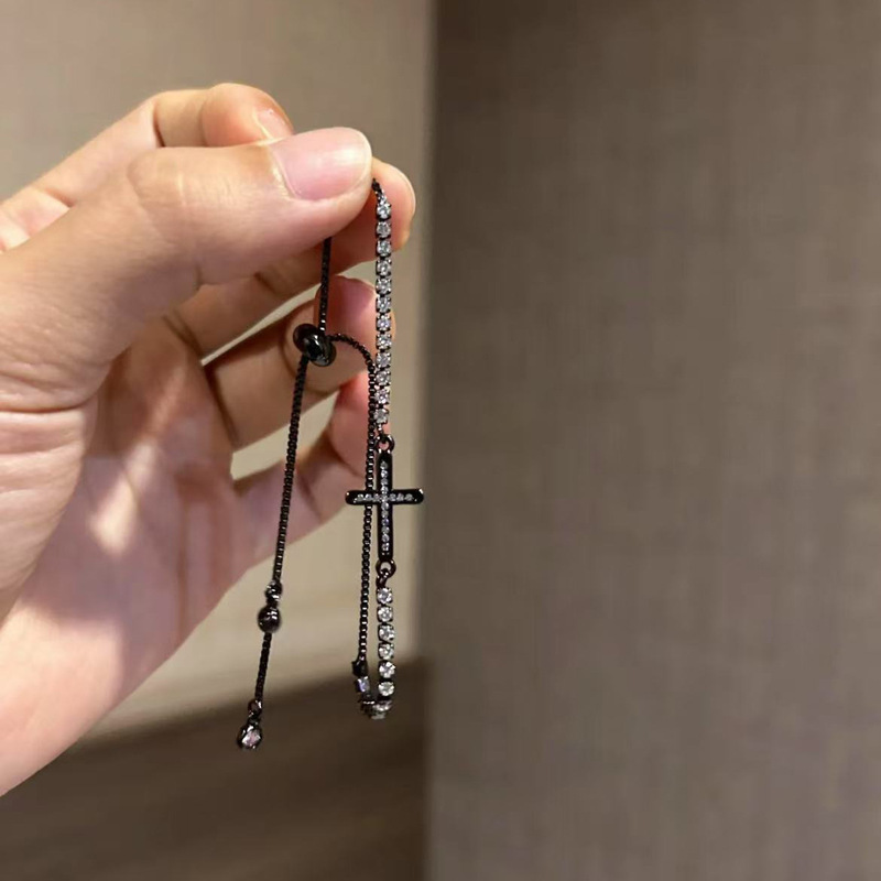 Diablo Style Personality Niche Design Sense Cross Bracelet Women's All-match High-end Sense Temperament Flash Bracelet Gift