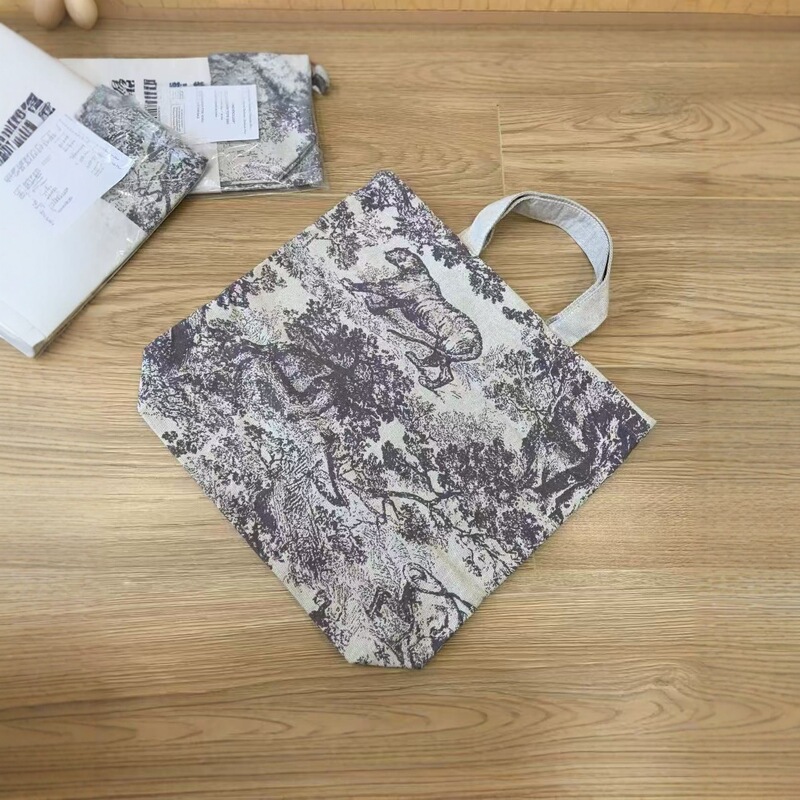 Overseas Exclusive Counter Gift Canvas Bag Large Capacity Tote Bag Fashionable Shoulder Shopping Bag College Style Bag Overseas Exclusive Counter Gift Canvas Bag Large Capacity Tote Bag Fashionable Shoulder Shopping Bag College Style Bag