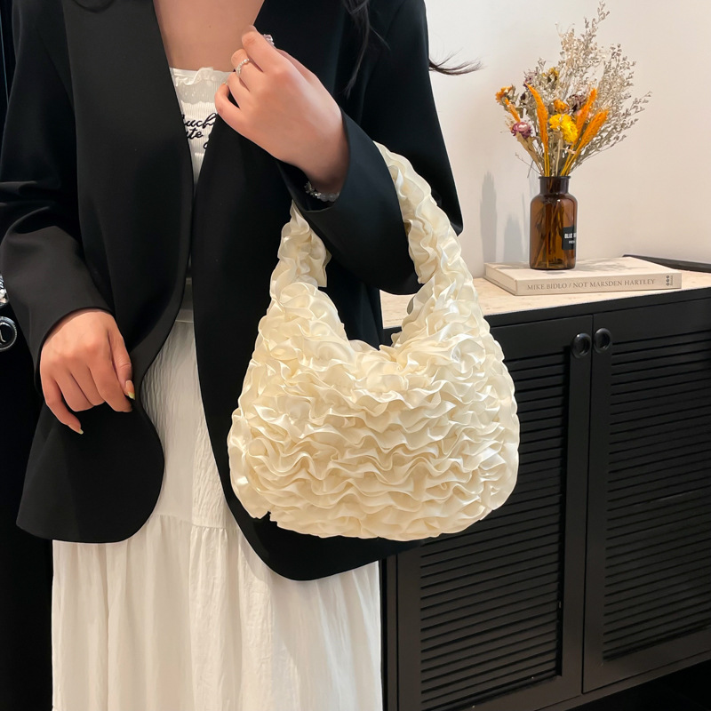 Bolsa de crema de diseño de nicho 2025 verano nuevo bolso femenino plisado pétalo bolso de moda de gran capacidad