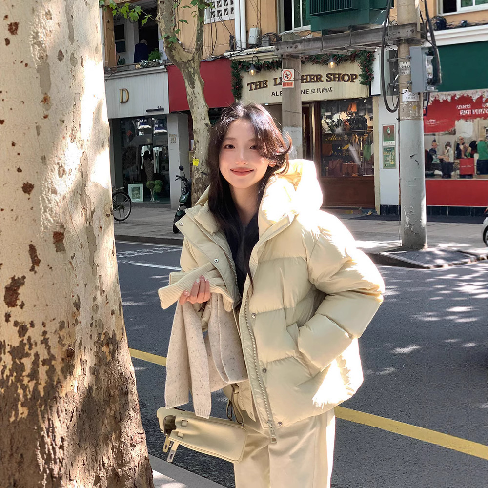 2025 invierno transfronterizo nuevo abrigo de plumón corto ropa de pan de mujer nubes puff gruesa chaqueta de algodón abrigo de moda image 4