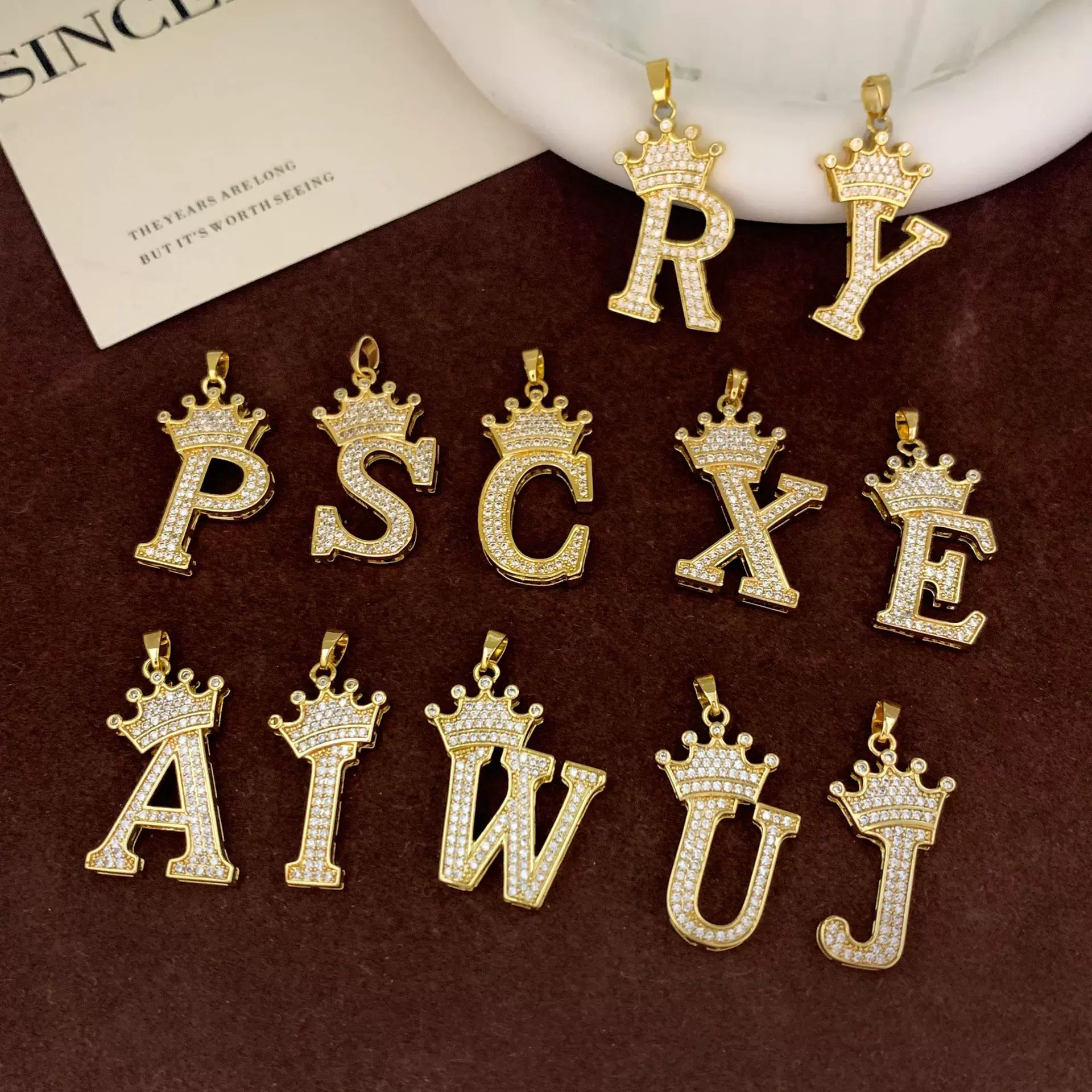 吊坠亚马逊跨境热卖皇冠字母项链吊坠时尚百搭日常锁骨链女士配饰