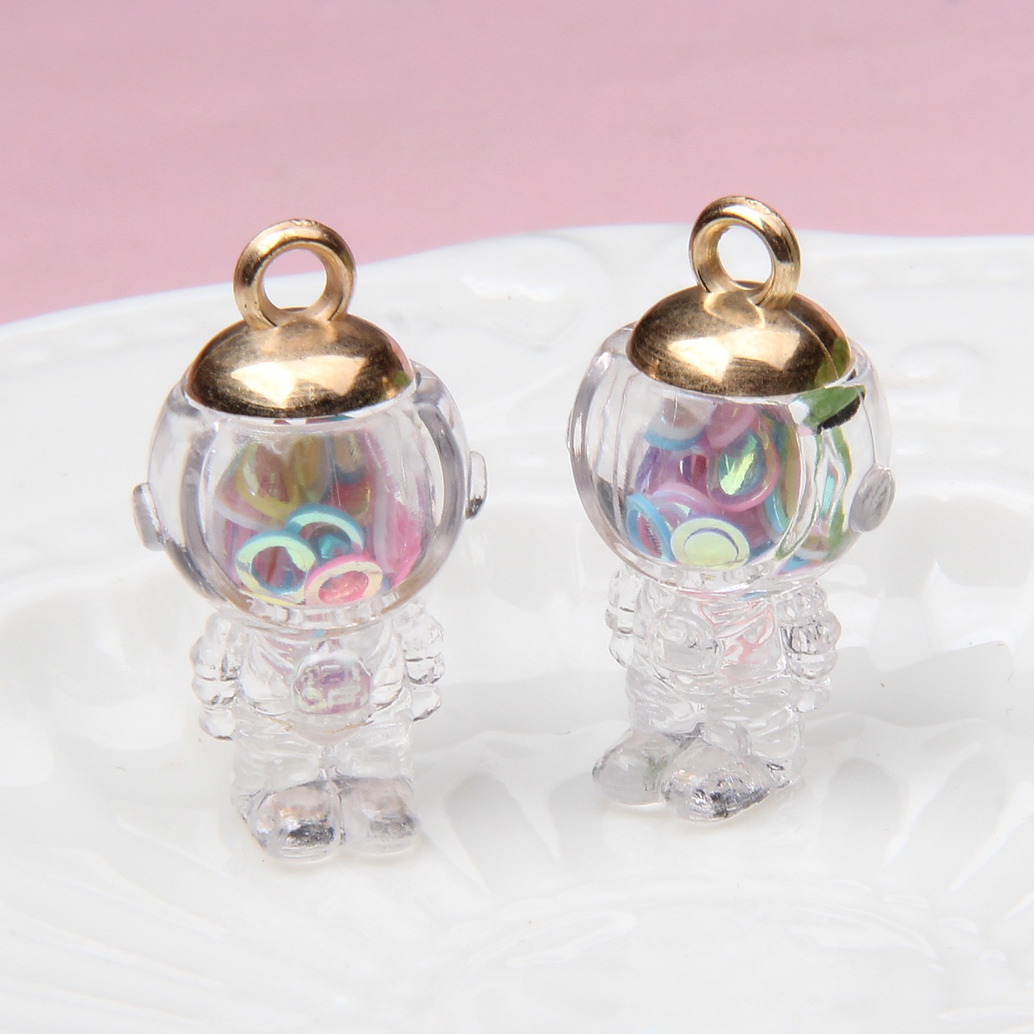 3g Weight Pendant Jewelry Making Type DIY Jewelry Accessories Classification 1 Piece Quantity Glass/Colored Glaze Material Astronaut, Heart Shape Pattern Sweet Style 1 Piece Glass/Colored Glaze Astronaut Heart Shape Pendant 无