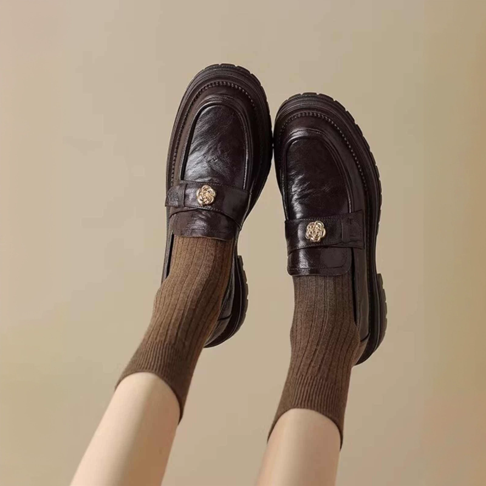 Французская мягкая кожа толстая подошва одиночная обувь женская весна 2025 новый английский стиль мягкая кожа Лефу обувь черная мягкая подошва zj