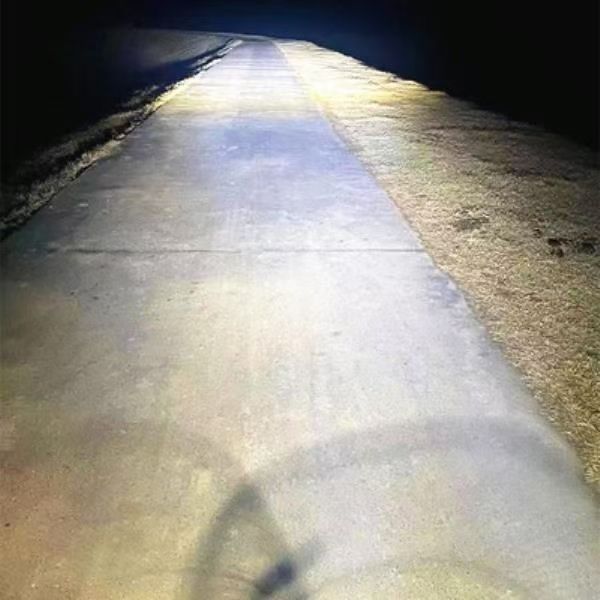 Lente de ojo de pez bicromático, foco de motocicleta, H4 led, farol, cerca de un pequeño cañón de acero
