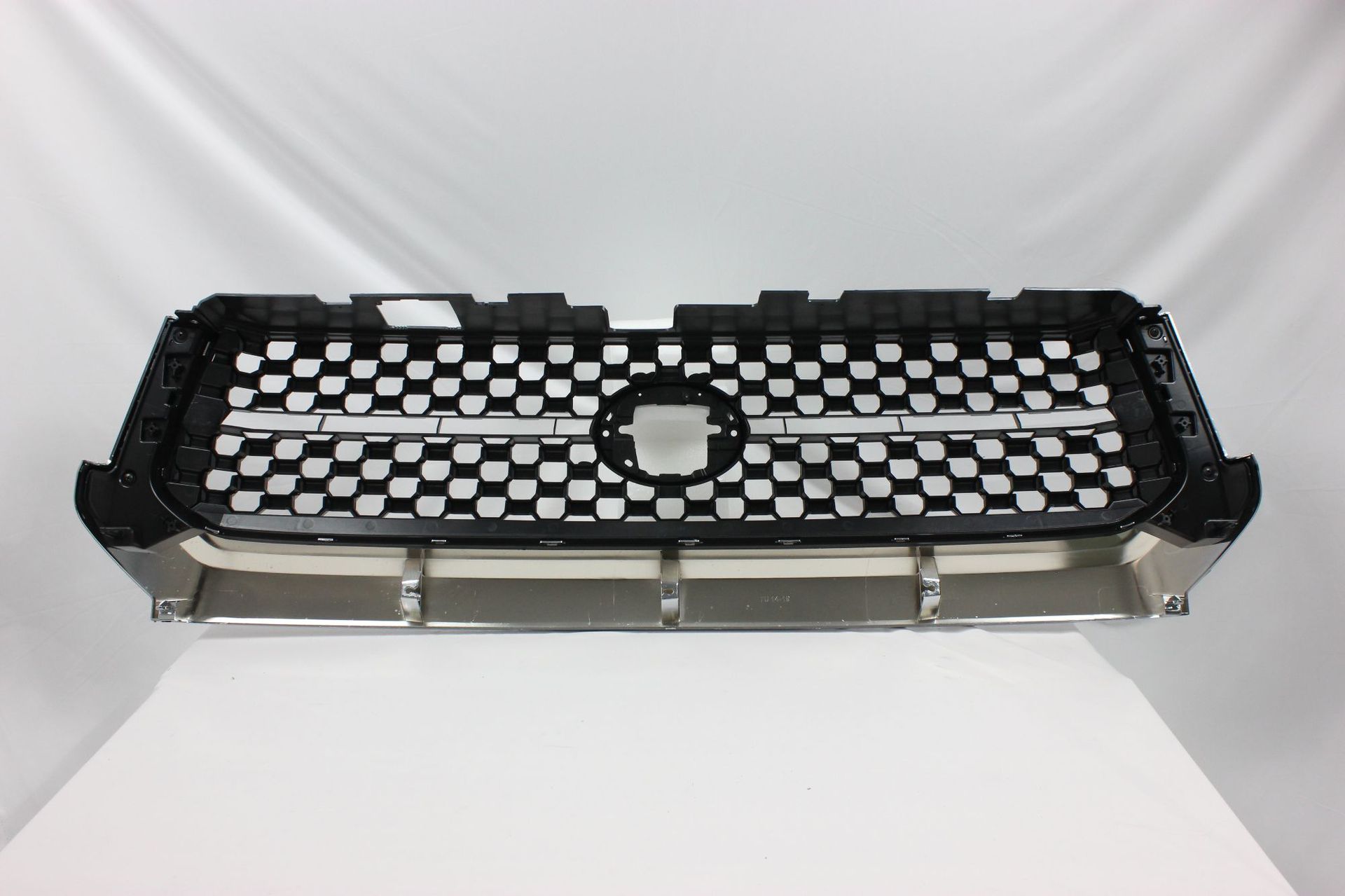 Suitable for 14-21 Toyota Tundra Front Grille Electroplated Grille Front Bumper Air Intake Grille 53101-0C021
