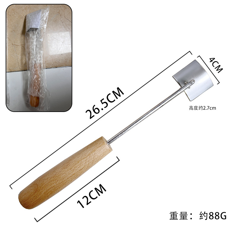 나무 손잡이가 달린 옥수수 삽