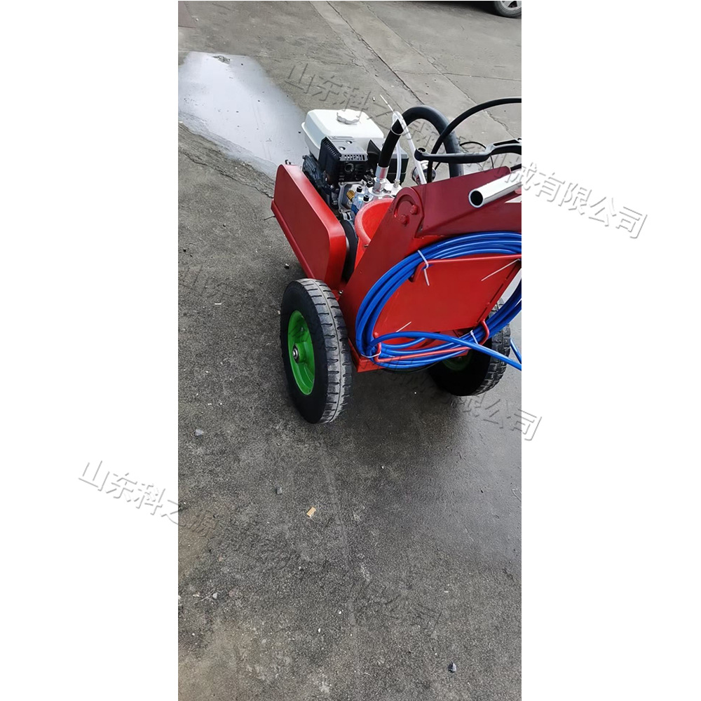 学校篮球场划线机 足球场百米赛场划线设备 百米跑道场地路面划线