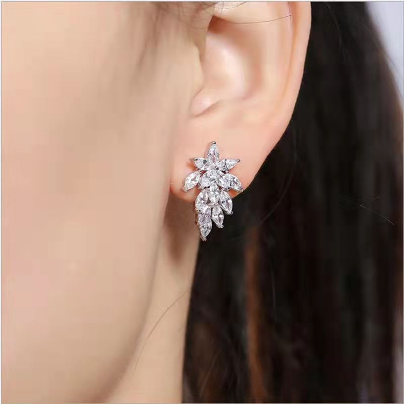 1 Pair Quantity 1 Pair Simple Style Leaf Copper Inlay Zircon Ear Studs