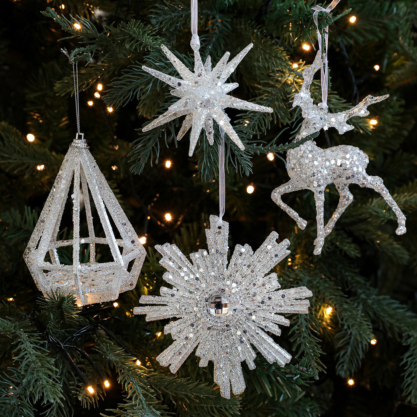 Colgante de polvo adhesivo de plástico transfronterizo campana de polvo blanco copo de nieve decoración colgante de árbol de Navidad colgante de lujo ligero en stock