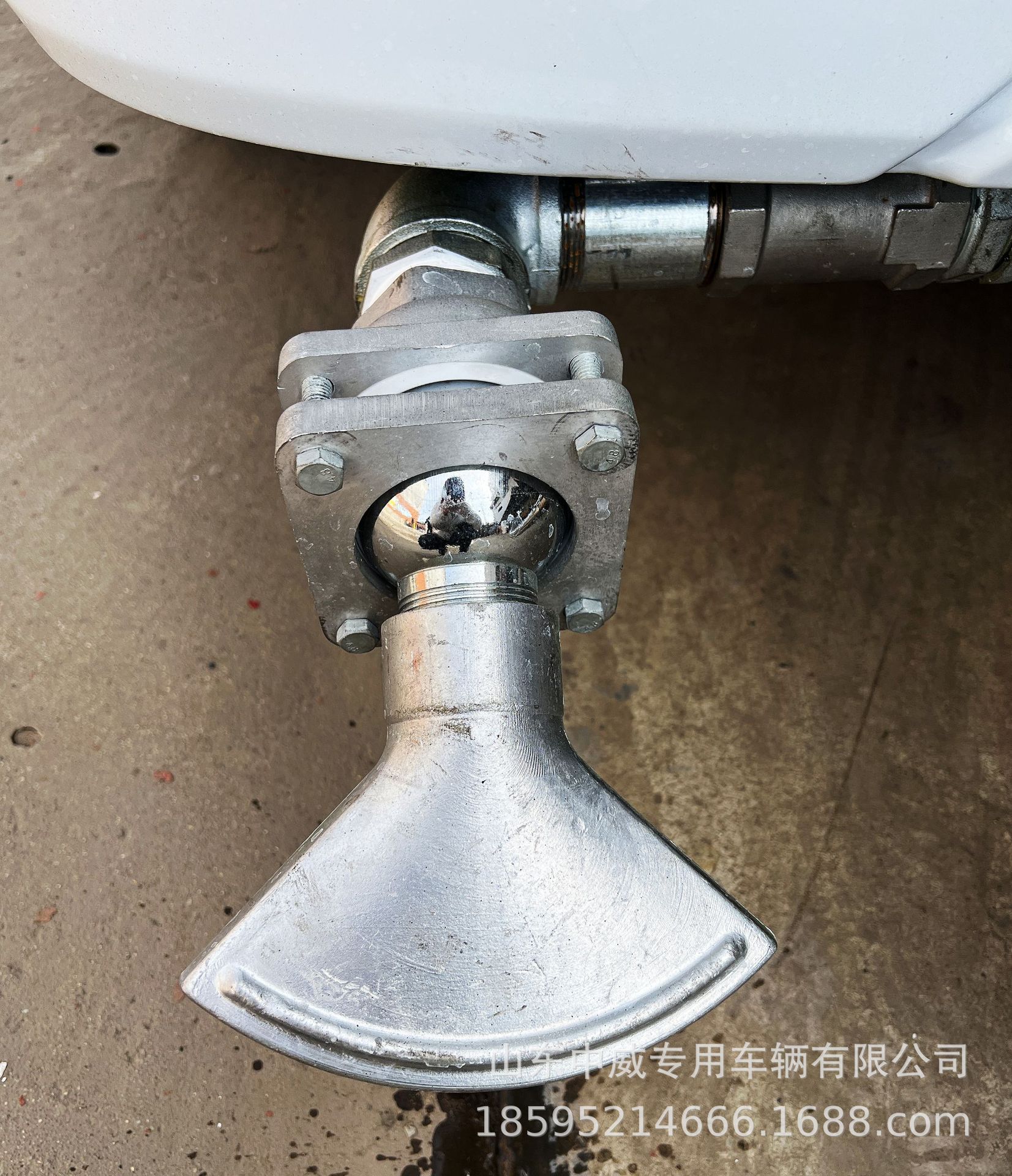Blue Brand 6-Party Greening Watering and Spraying Truck Construction Site Pavement Cleaning and Maintenance Small Sprinkler and Dust Suppression Truck 5 Tons Sprinkler Truck