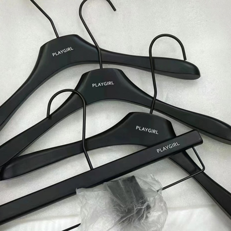 インターネットセレブ衣料品店ハンガー黒婦人服特別な無垢材衣類サポート滑り止めズボンラックズボンクリップシームレス木製衣類ハンガー|undefined