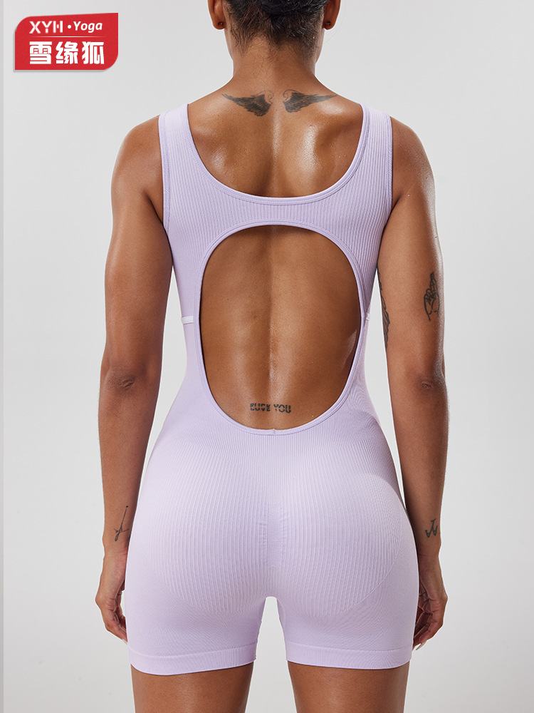 Ropa de una pieza de yoga deportiva de hilo sin costuras, hermosa espalda hueca de mujer, tirantes anchos, pantalones cortos de fitness para correr al aire libre, una pieza