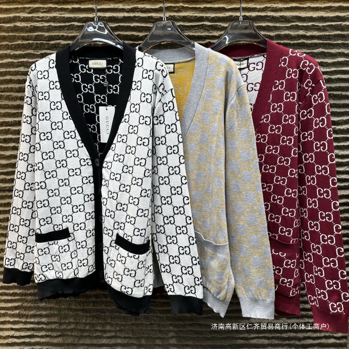 V yaxalı jacquard toxunma hırka - retro üslub qadın sviter