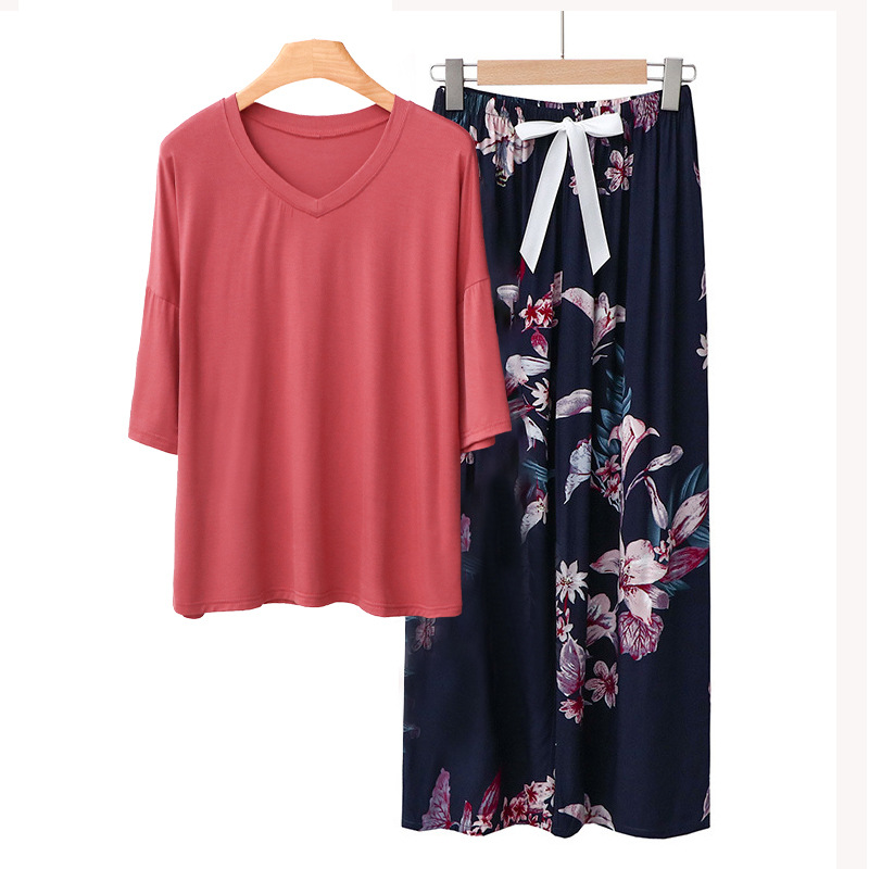 꿀 소스와 함께 붉은 나팔꽃