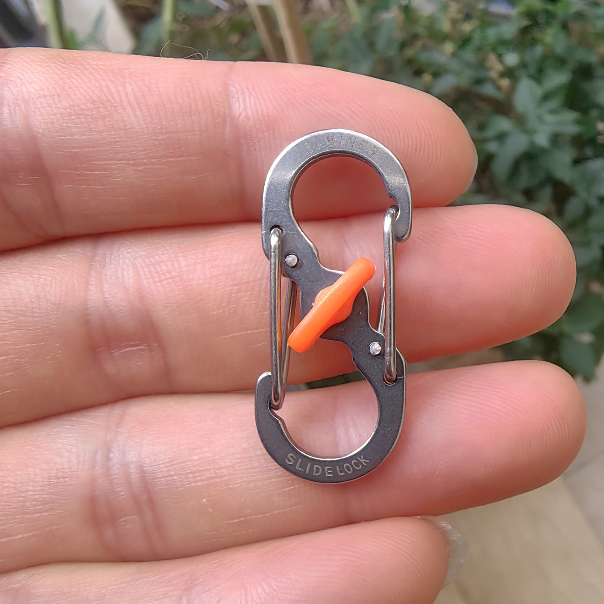 Suministro directo de fábrica con cerradura Hebilla de 8 palabras antirrobo S hebilla de metal anti-caída llavero creativo pequeño regalo mini hebilla colgante rápida image 9
