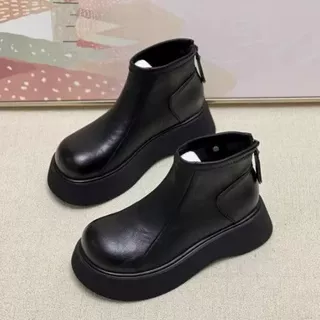 秋冬短靴厚底软皮大码2026增高新款松糕靴女舒适防滑加绒马