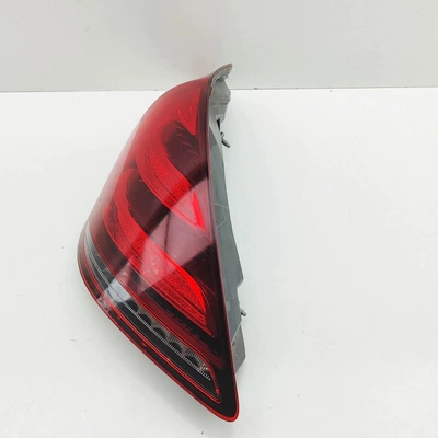 222 S63 S600 S500 S450: Tail light
