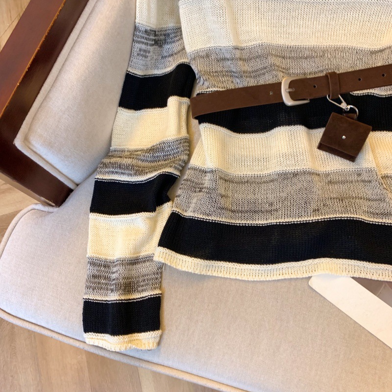Vêtements pour femmes - Pull rayé style coréen et châle tricoté - Ensemble deux pièces de haute qualité pour l'automne : haut, chemise à manches longues, idéal pour les occasions formelles et décontractées._voghion.com