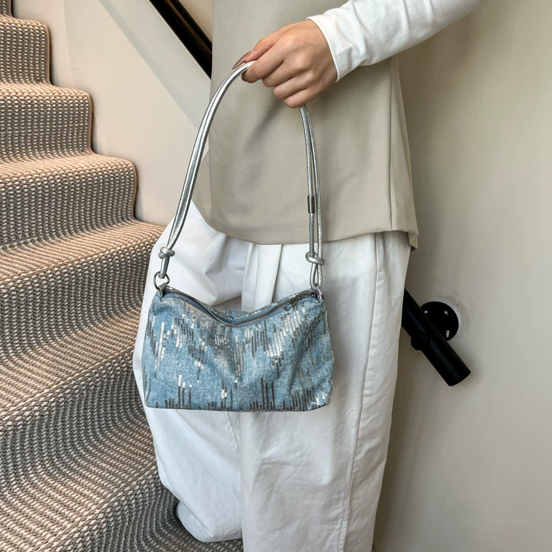 Capacious handheld one-shoulder bag for leisure, purse