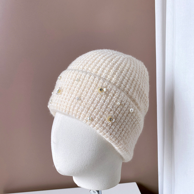 Women's Simple Style Flower Eaveless Wool Cap display picture 6