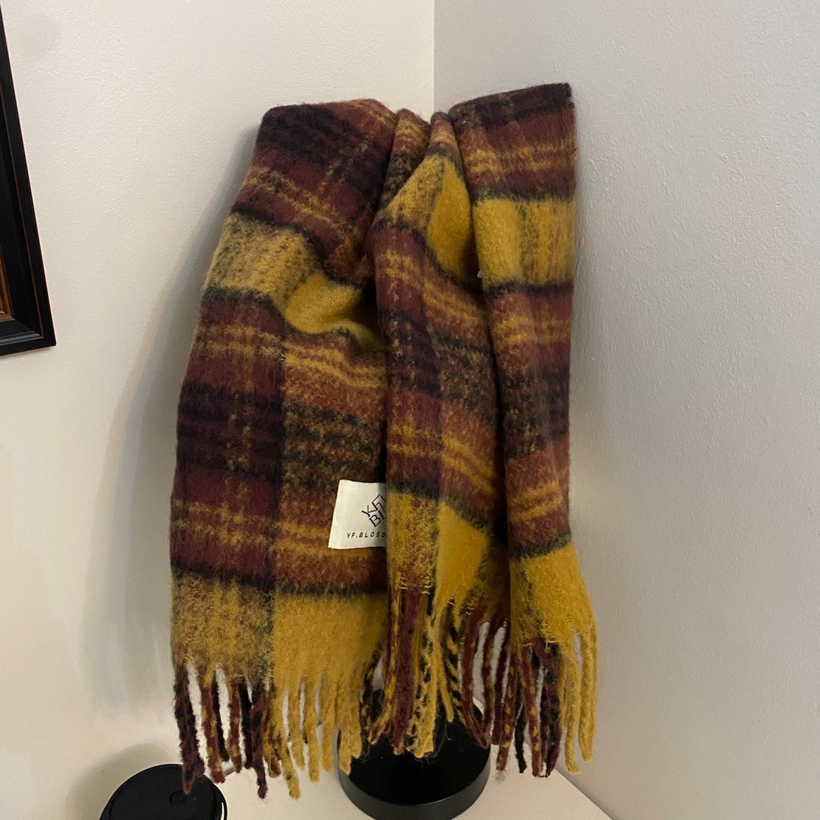 Écharpe pour femme en hiver 2024, nouvelle écharpe chaude épaisse à pompon à carreaux coréens haut de gamme, châle à double usage_voghion.com