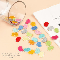 Embroidered patch with self-adhesive heart design for clothing, suitable for DIY decoration and repair