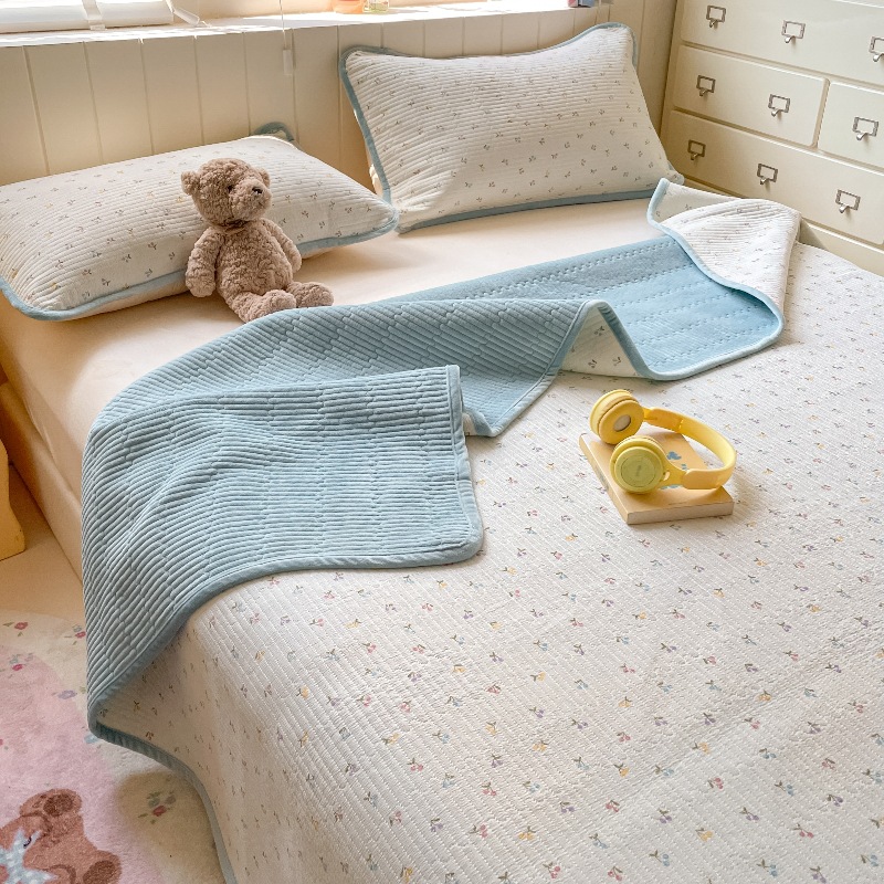 Nube de bebés cubierta de cama de terciopelo conjunto de tres piezas de otoño y invierno doble cara gruesa cuatro estaciones de algodón de algodón universal personalizado cama doble