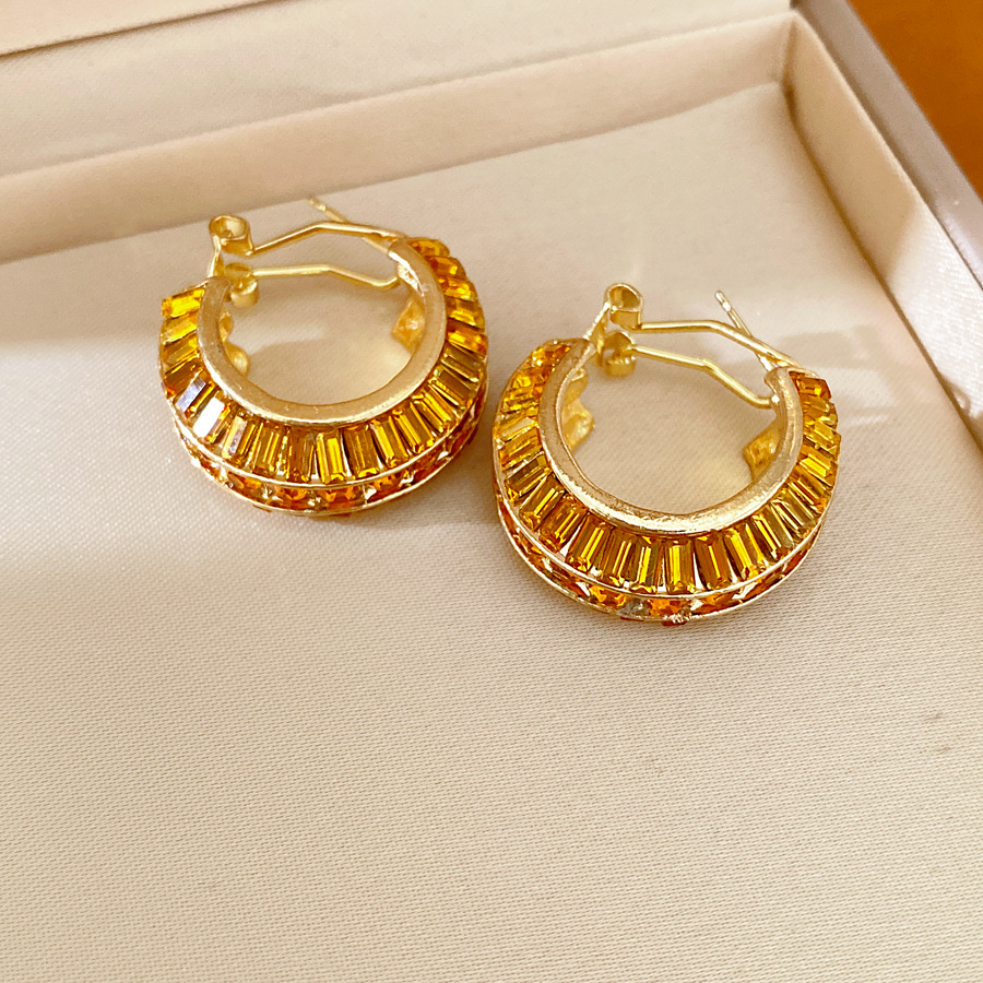 Aguja de plata diamantes geométricos aretes redondos personalidad temperamento nicho temperamento aretes ligeros lujo alta sensación de aretes al por mayor image 7
