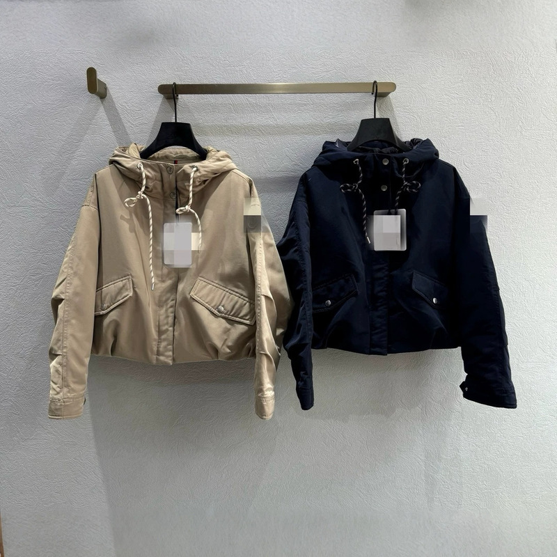 Early autumn new model short down jacket with hood and pocket design, filled with 90% white goose down