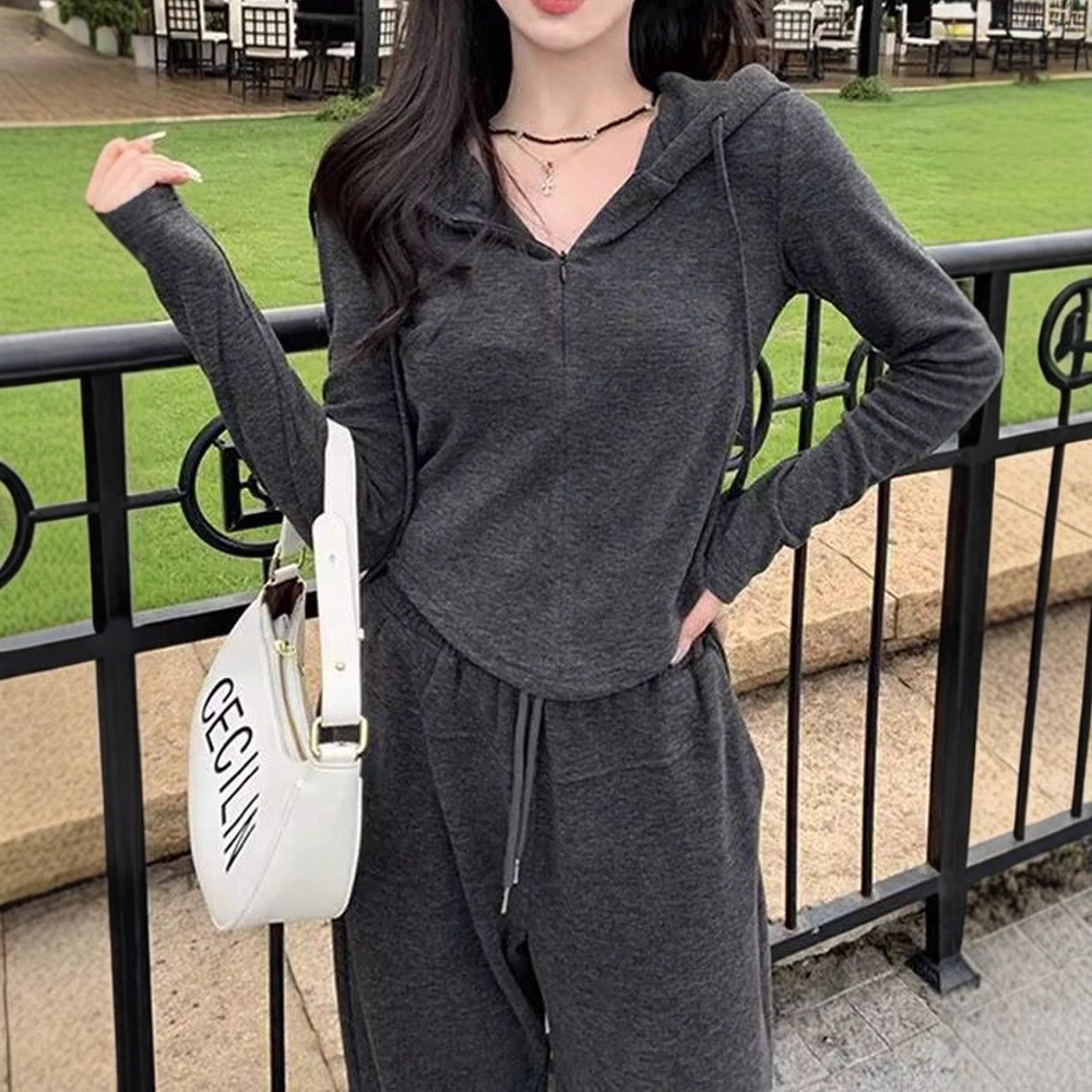 Slimming and Age-Reducing Fashionable Casual Suit for Women, Spring and Autumn Hooded Slim Top, Wide-Leg Pants, Loose Sportswear Two-Piece Set