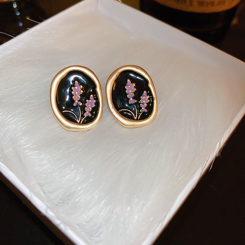Pendientes vintageins de mediana edad de nicho retro Pendientes de lujo ligero de alta calidad al por mayor Pendientes de estilo de pintura al óleo de esmalte femenino image 13