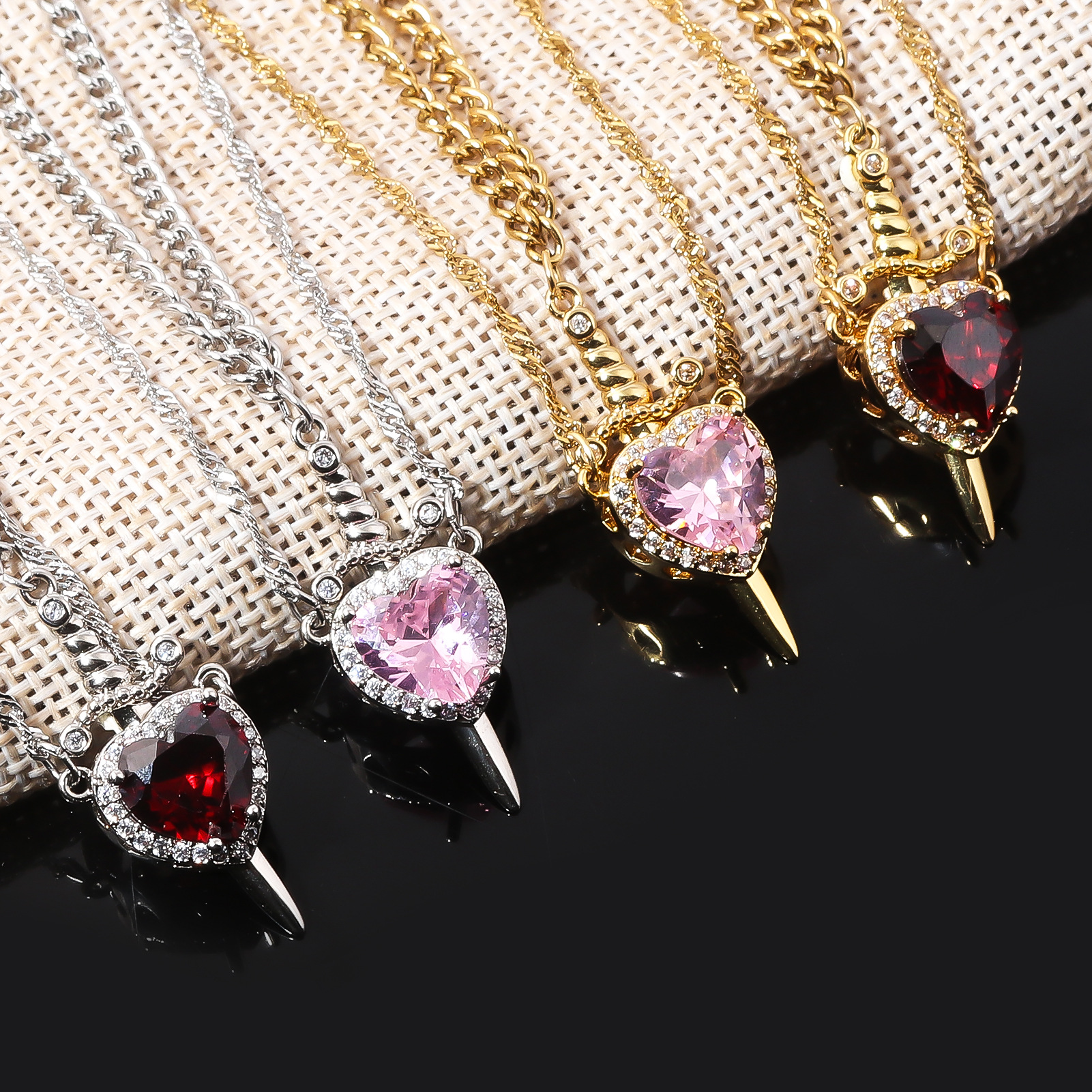 Heart Shape Pattern Elegant Modern Style Heart Shape Iron Copper Chain-free Pendant Necklaces Wholesale
