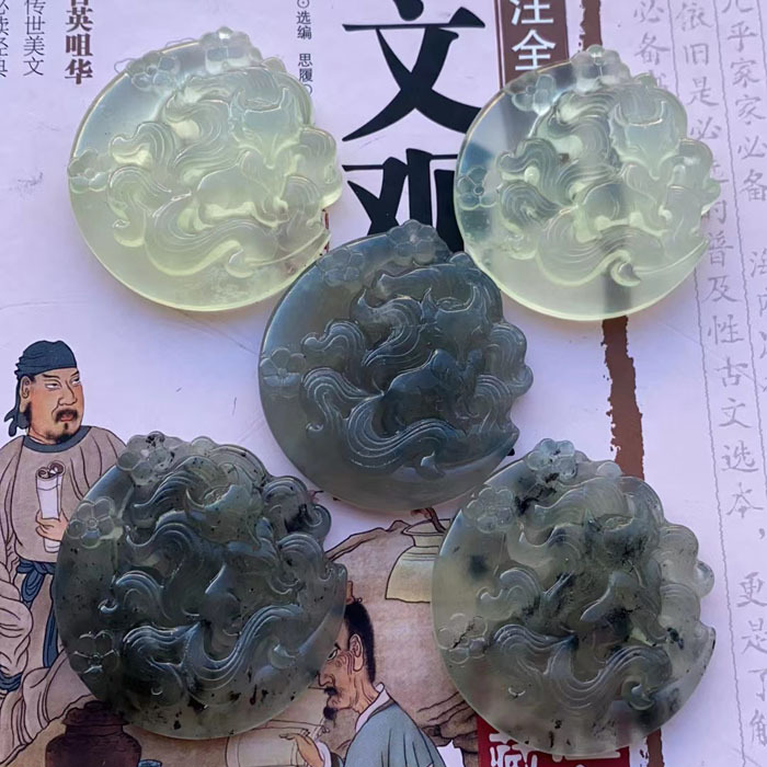 Natural jade nine-tailed fox pendant Xiu jade ink jade machine carved fox accessories single-sided jade fox pendant