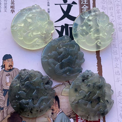 Natural jade nine-tailed fox pendant Xiu jade ink jade machine carved fox accessories single-sided jade fox pendant