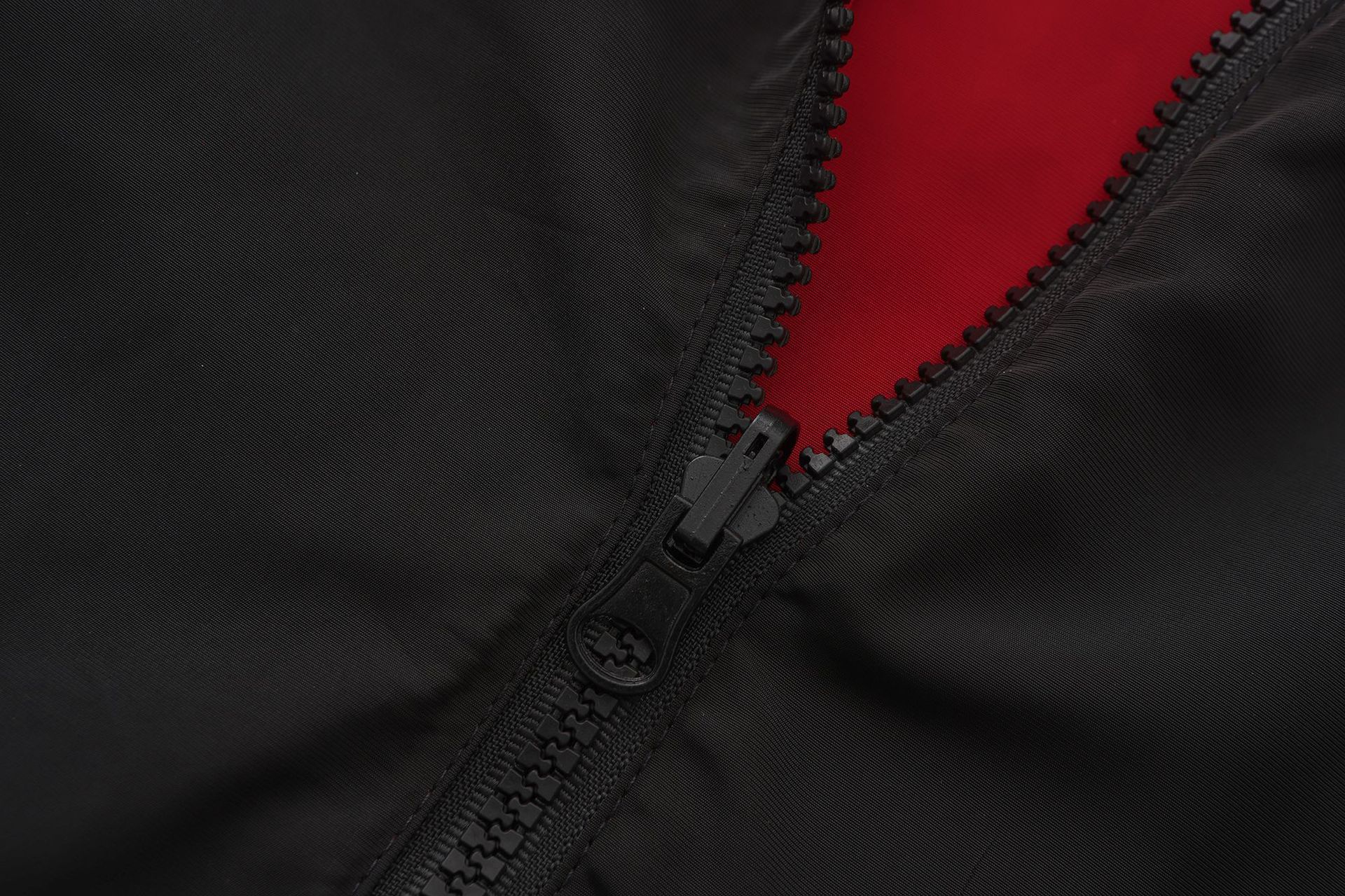 2024 Frühling und Herbst Neue Herrenmantelseite Tragbare doppelköpfige Reißverschlussjacke Sonnenschutzkleidung_voghion.com