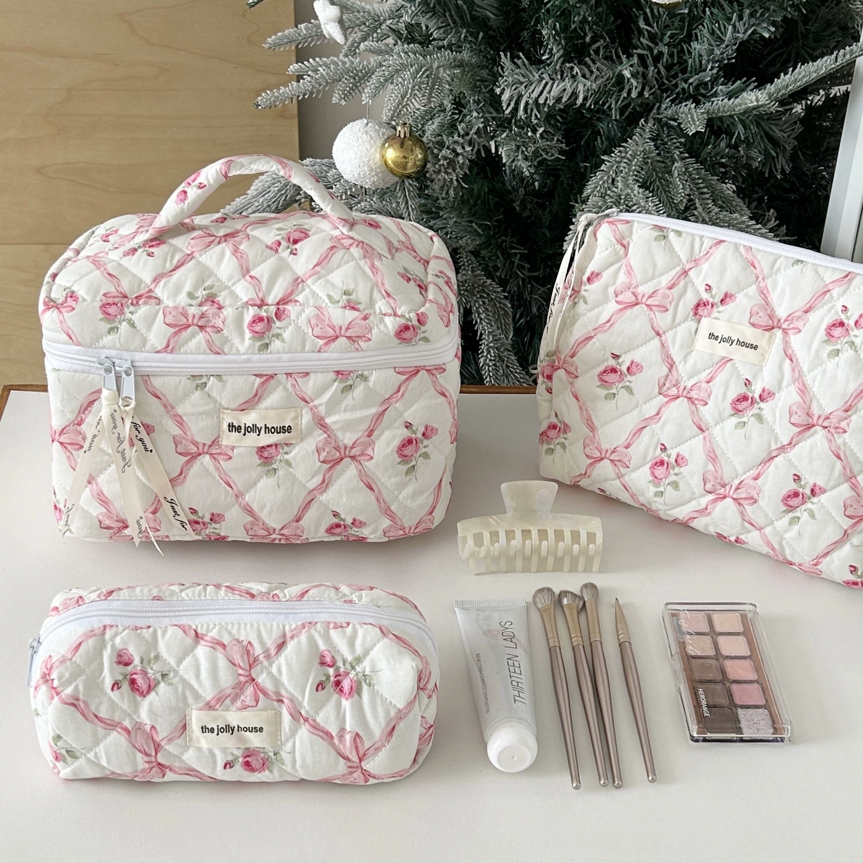 Fresh capacious cosmetic bag, handheld organizer bag
