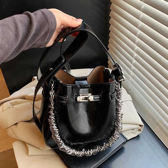 Versión coreana del bolso de todo fósforo de nicho para mujer 2025 nuevo bolso de hombro de estilo occidental de moda bolso de cubo de mensajero de alta gama de moda