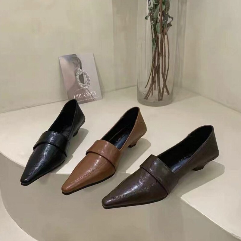 French-style pointed-toe versatile casual retro soft leather low-heeled pumps (4cm)